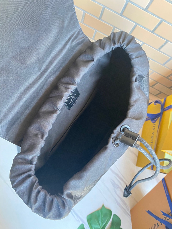 ルイヴィトンバッグ着用イメージ